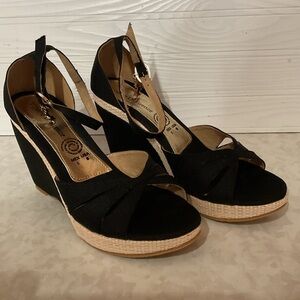 Vittorio D Firenze Elegant Black Wedge Sandals with ankle strap and stars charm